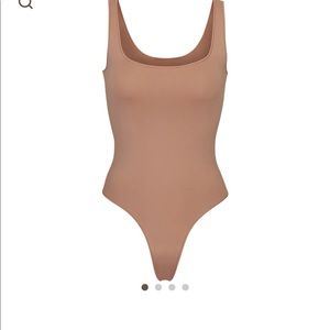 BRAND NEW SKIMS Essential Scoop Neck Bodysuit - S/M - NEW